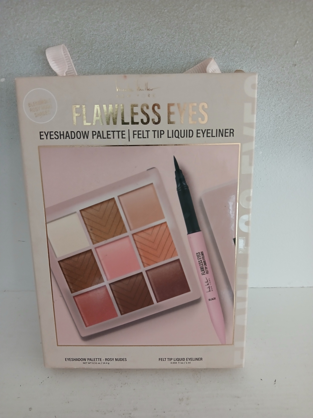 Flawlwss Eyeshadow Palette & Felt Tip Liquid Eyeliner
